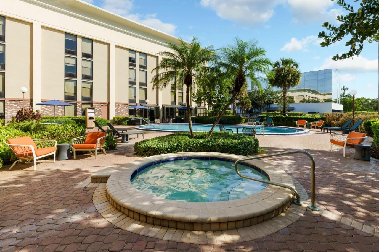 Hampton Inn Ft. Lauderdale-Cypress Creek Fort Lauderdale Exteriör bild
